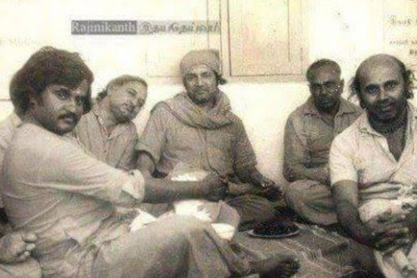 இந்த புகைப்படத்தில் ரஜினிகாந்துடன் ஒரு டாப் நட்சத்திரம் இருக்கிறார்.. யார் என தெரிகிறதா | Rajinikanth Nambiar Unseen Photo