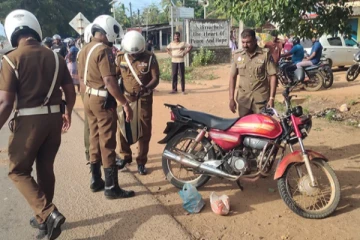 லொறியுடன் மோதிய மோட்டார் சைக்கிள் ; ஒருவர் பலி