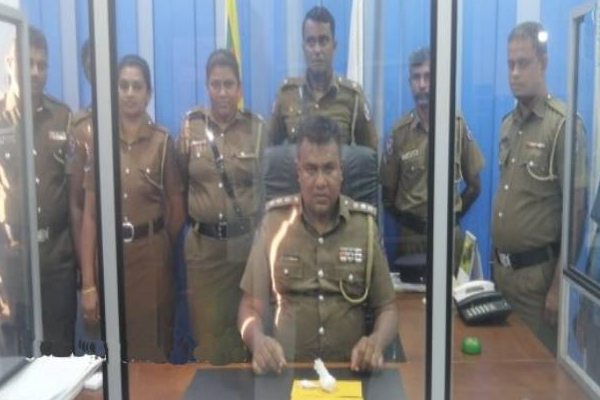 வவுனியாவில் மர்ம பொருளுடன் பெண் உட்பட இருவர் அதிரடி கைது! | Woman Arrested With Drugs In Vavuniya