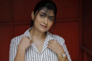 ஆளே மாறிய அம்மு அபிராமி.. புது லுக்கில் அழகிய ஸ்டில்கள்