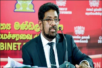 சர்ச்சைக்குரிய மருந்துகள் இன்னமும் மருத்துவமனைகளில்: கெஹலிய ரம்புக்வெல்ல