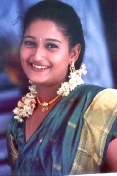 கன்னக் குழியழகி லைலாவிற்கு இவ்வளவு பெரிய மகன்களா, ஹீரோ போல் உள்ளார்களே?.. வைரலாகும் போட்டோ | Actress Laila Husband And Sons Latest Photo