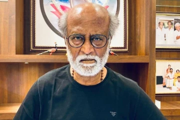 நடிகர் ரஜினி மீது போலீசில் புகார் - ரசிகர்களை கண்டிக்காமல் இருப்பதா? என கேள்வி