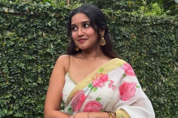 அனிகா சுரேந்திரன் சேலையில் கியூட் போட்டோஷூட்