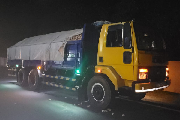 டீசலில் மண்ணெண்ணெய் கலந்த சாரதி ; மடக்கிப் பிடித்த பொலிஸார் | Driver Mixed Kerosene In Diesel Caught By Police