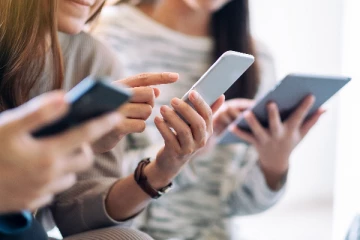 அவுஸ்திரேலியாவில் சிறுவர், சிறுமியர்களுக்கு சமூக ஊடகங்களை பயன்படுத்த தடை