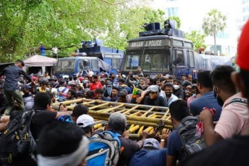 "தமிழீழ விடுதலைப் புலிகளை" பிளந்த ரணிலுக்கு இது பெரிய காரியமல்ல! காலி போராட்டக்காரர்கள் பகிரங்கம்