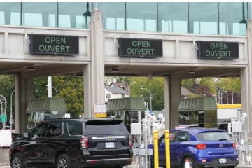 கனடாவிற்கும் அமெரிக்காவிற்கும் இடையிலான பயணங்களில் வீழ்ச்சி