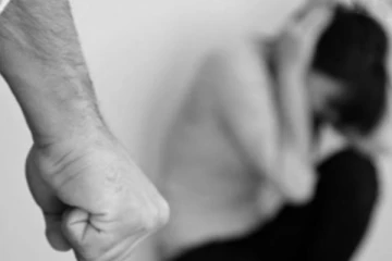 மகளிடம் அத்துமீறிய கணவன் - ஆத்திரத்தில் வெட்டிக்கொன்ற மனைவி!