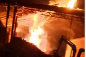 නිදන කාමරයට ගිනි තබා කාන්තාවක් මරුට..