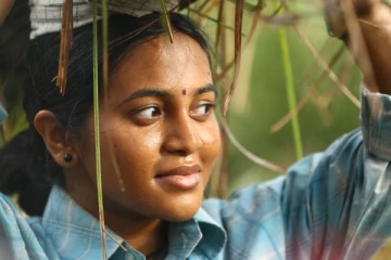 விடுதலை படத்தில் நடித்த ஜி.வி. பிரகாஷ் தங்கையா இது! கிளாமர் லுக்கில் எப்படி இருக்கிறார் பாருங்க