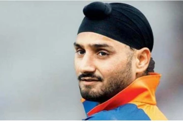 காரணமே இல்லாமல் என்னை அசிங்கப்படுத்திட்டாங்க; ஹர்பஜன் சிங் வேதனை !!