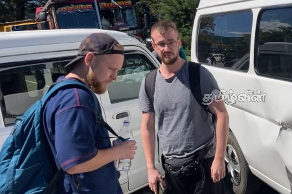 நுவரெலியாவில் வெளிநாட்டு சுற்றுலாப் பயணிகளை ஏற்றிச் சென்ற வேன் விபத்து | Van Carrying Foreign Tourists Crashes