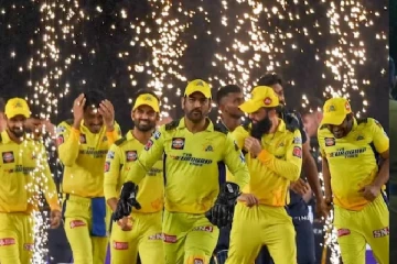 சென்னை சூப்பர் கிங்ஸ் அணியின் தலைவராக தொடர்ந்தும் தோனி:ரசிகர்களுக்கு கடும் மகிழ்ச்சி