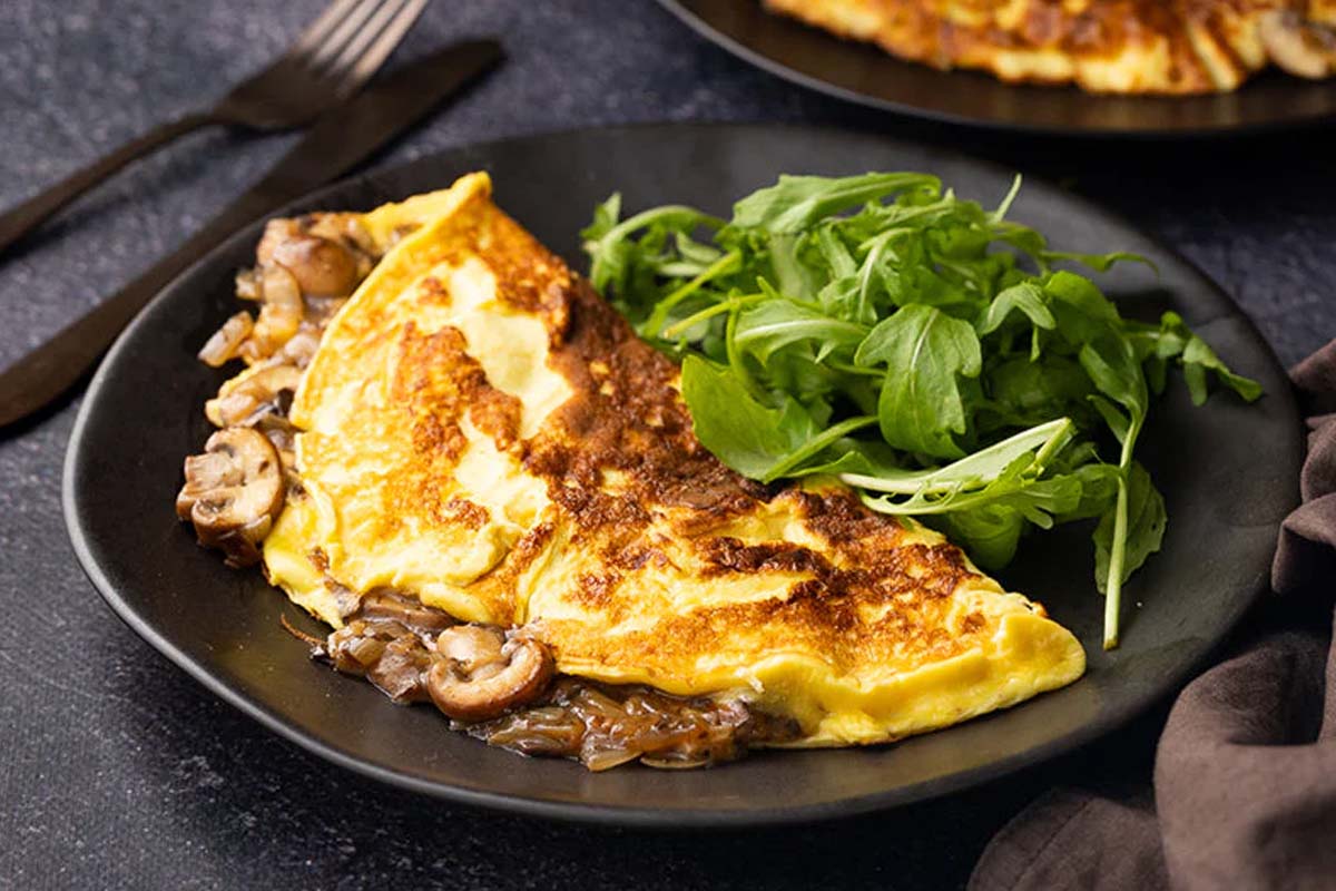 ஒருமுறை மஷ்ரூம் ஆம்லெட் இப்படி செய்து பாருங்க... அடிபொலியாக சாப்பிடுவாங்க | How To Make Mushroom Omelette Morning Breakfast