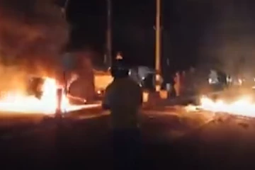 இலங்கையில் பதற்றம்! கண்ணீர் புகை வீச்சால் பதறியடித்து ஓடும் மக்கள்