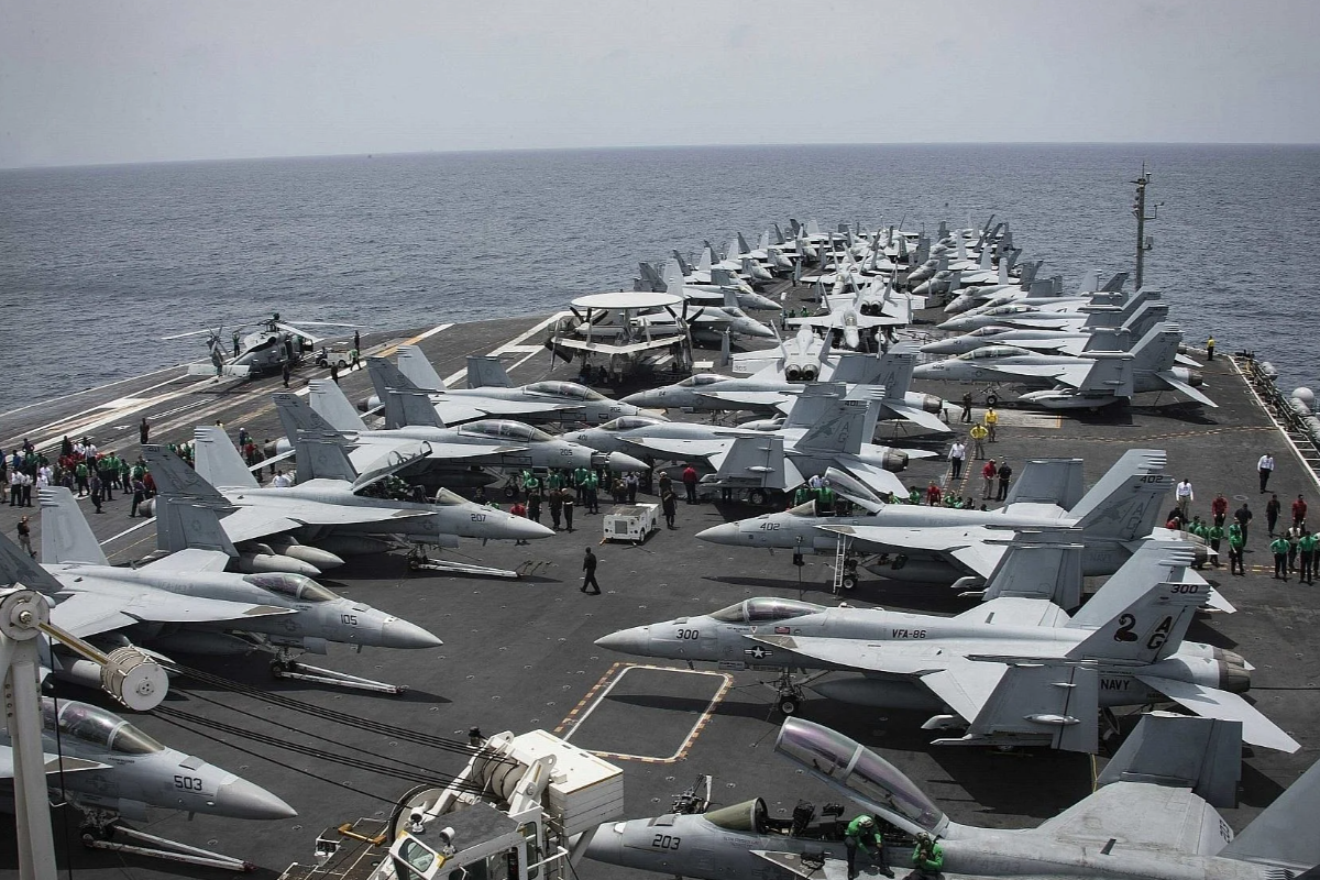 வளைகுடா பதற்றம்; பின்வாங்கி செல்லும் அமெரிக்க விமானம் தாங்கிக் கப்பல்! | Gulf Tensions Us Aircraft Carrier Withdraws Fire