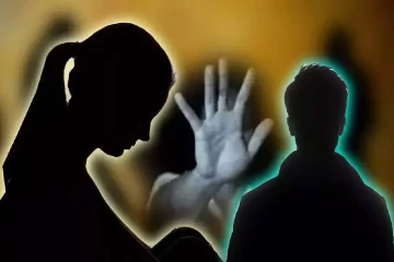 வீதியில் நடந்து சென்ற மாணவியிடம் அநாகரிகமாக நடந்து கொண்ட இளைஞன்