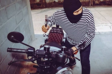 இரண்டு பெண்கள் உட்பட 11 பேர் அதிரடியாக கைது