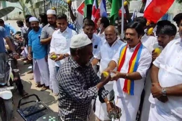 துண்டு பிரசுரம் இல்லைன்னா என்ன அதான் சின்னம் இருக்கே: பாமக வேட்பாளரின் விநோத பிரச்சாரம்