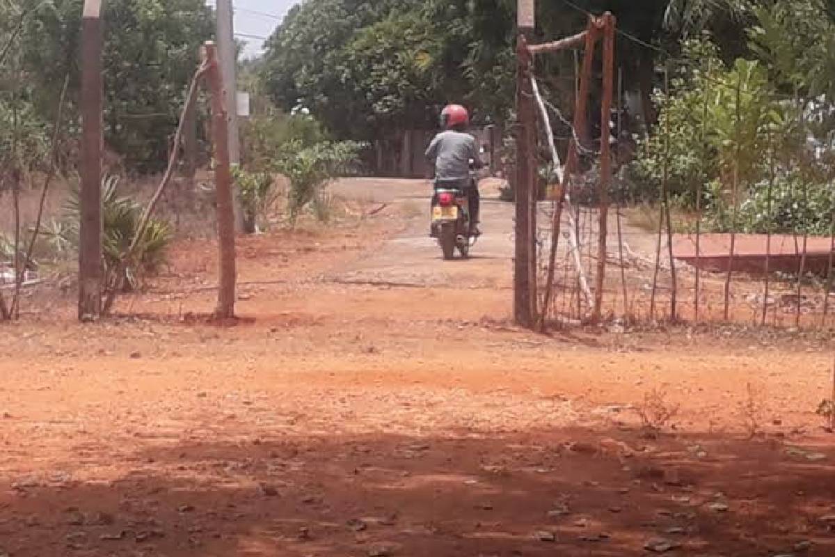 பலாலி இராஜ இராஜேஸ்வரி அம்மன் வீதிக்கு மீண்டும் பூட்டு! | Palali Raja Rajeshwari Amman Road Closed Again பலாலி இராஜ இராஜேஸ்வரி அம்மன் வீதிக்கு மீண்டும் பூட்டு! | Palali Raja Rajeshwari Amman Road Closed Again