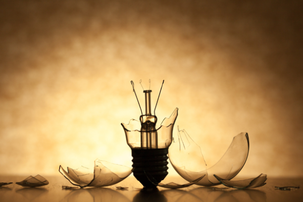 தவறியும் வீடுகளில் இந்த பொருட்களை வைத்து விடாதீர்கள்.. பண கஷ்டம் வருமாம் | Never Keep Broken Objects At Home According Vastu