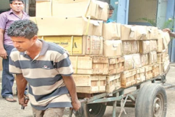 கொழும்பில் சுமை வண்டி இழுப்போரும் வேலை நிறுத்தத்தில் இறங்கினர்