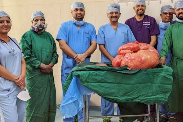 18 ஆண்டுகளாக வலியால் துடிதுடித்த பெண்ணின் வயிற்றுக்குள் 47 கிலோவில் இருந்த கட்டி! வெட்டி எடுத்த மருத்துவர்கள் | Woman Weighs 49Kg After Doctors Remove