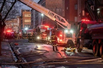 வெளிநாடொன்றில் நேருக்கு நேர் மோதிய லொறி - பேருந்து : 20 பேருக்கு நேர்ந்த சோகம்