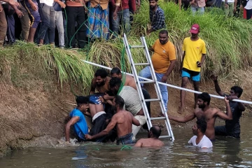 வவுனியாவில் மாணவர்கள் இருவர் மரணம்: வடக்கு ஆளுநர் அனுதாபம் (PHOTOS)