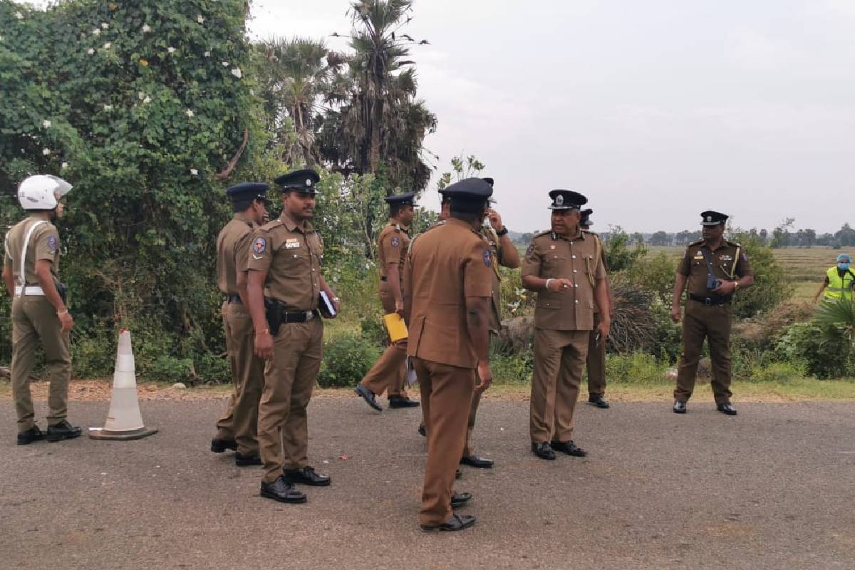 பொலன்னறுவையில் இரு குழுக்களுக்கிடையில் மோதல் - ஆண் ஒருவர் கொடூரமாக வெட்டிக்கொலை | Clash Polonnaruwa 47 Year Man Hacked To Death