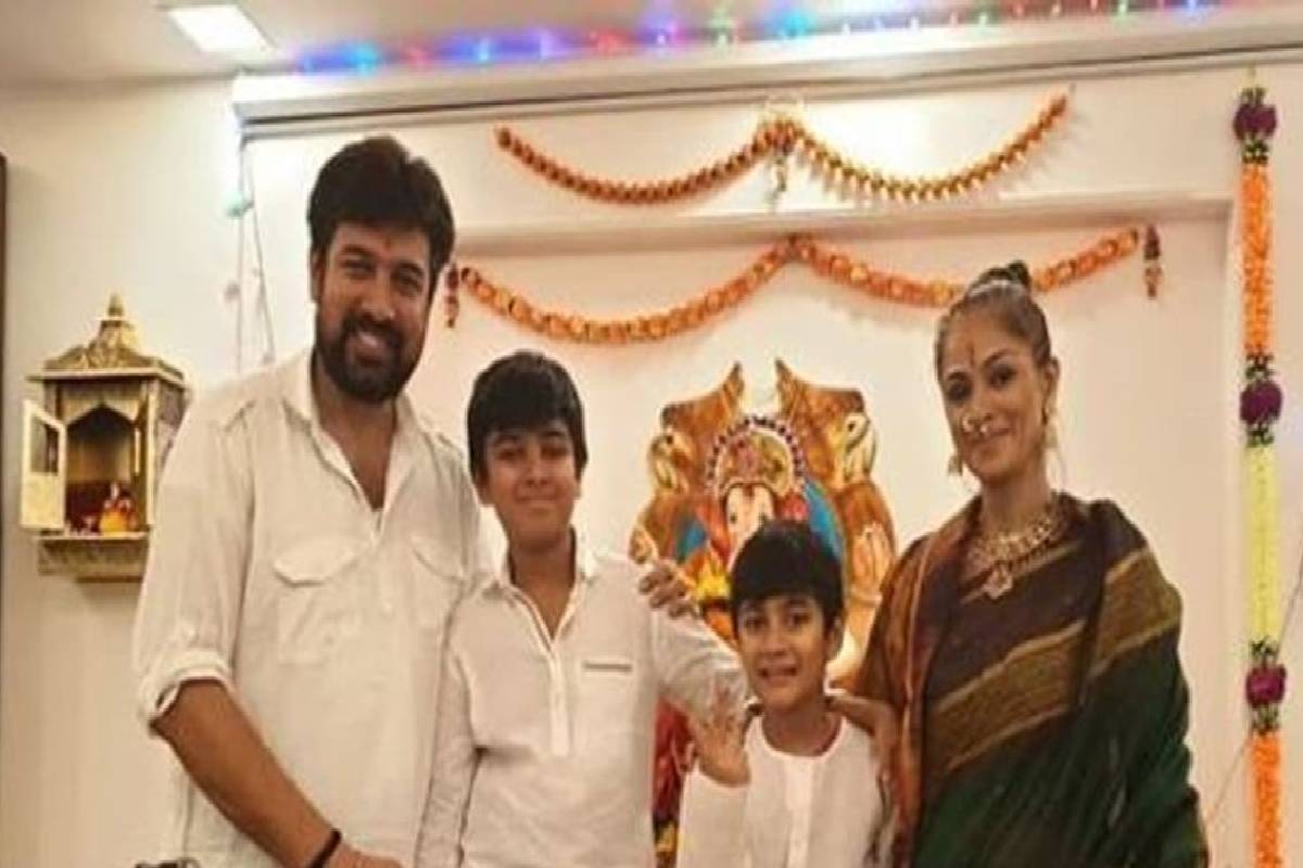 பிறந்தநாளில் மகனின் புகைப்படத்தை வெளியிட்ட சிம்ரன்... வைரலாகும் உணர்வுபூர்வ பதிவு! | Simran Posts Photo Of Her Son Emotional Post