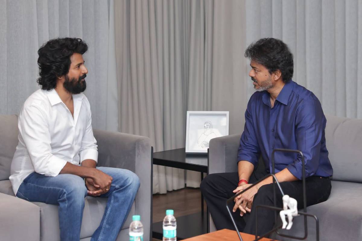 முதலமைச்சர் விஜய் சந்தித்த சிவகார்த்திகேயன்!! கலாய்த்த ப்ளூ சட்டை மாறன்... | Why Sivakarthikeyan Met Vijay Blue Sattai Maran முதலமைச்சர் விஜய் சந்தித்த சிவகார்த்திகேயன்!! கலாய்த்த ப்ளூ சட்டை மாறன்... | Why Sivakarthikeyan Met Vijay Blue Sattai Maran