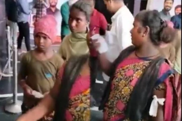 டிக்கெட் வாங்கிய பிறகு திரையரங்கில் அனுமதிக்கப்படாத சிலர்- வீடியோவால் கோபத்தில் ரசிகர்கள்