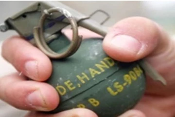 මෙරට පුද්ගලයෙකු බෝම්බයක් සමග අත්අඩංගුවට..