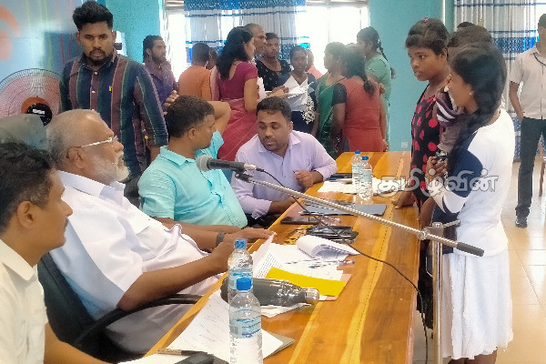 சட்டவிரோதமான மணல் அகழ்வு தொடர்பில் டக்ளஸ் தேவானந்தா கலந்துரையாடல் (Photos) | Illegal Sand Excavations And Douglas Devananda