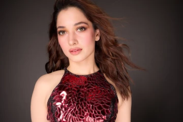 தமன்னா ஜொலிக்கும் உடையில் செம ஹாட் ஆக விருது விழாவுக்கு வந்த ஸ்டில்கள்