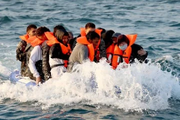 பிரித்தானியாவுக்கு படையெடுக்கும் புலம்பெயர்வோர் எண்ணிக்கையை குறைத்த ரிஷி சுனக்கின் ருவாண்டா திட்டம்