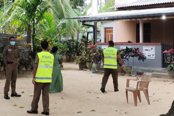 வெளிநாட்டிலிருந்து வந்த பெண் மாயம்! வீட்டில் இரத்த கறை - தீவிர விசாரணையில் கிளிநொச்சி காவல்துறை - ஐபிசி தமிழ்