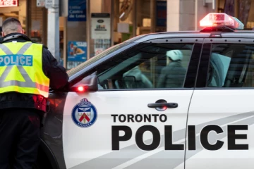 கனடாவில் ஆயுதங்களுடன் கைதான தமிழ் தம்பதி