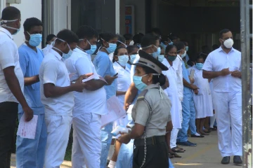 மட்டக்களப்பு போதனா வைத்தியசாலையில் சுகாதார ஊழியர்கள் பணிப்புறக்கணிப்பு