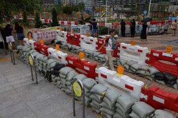 10 நகரங்களில் பாடசாலை, வணிகங்கள் என அனைத்தையும் மூட உத்தரவிட்ட சீனா