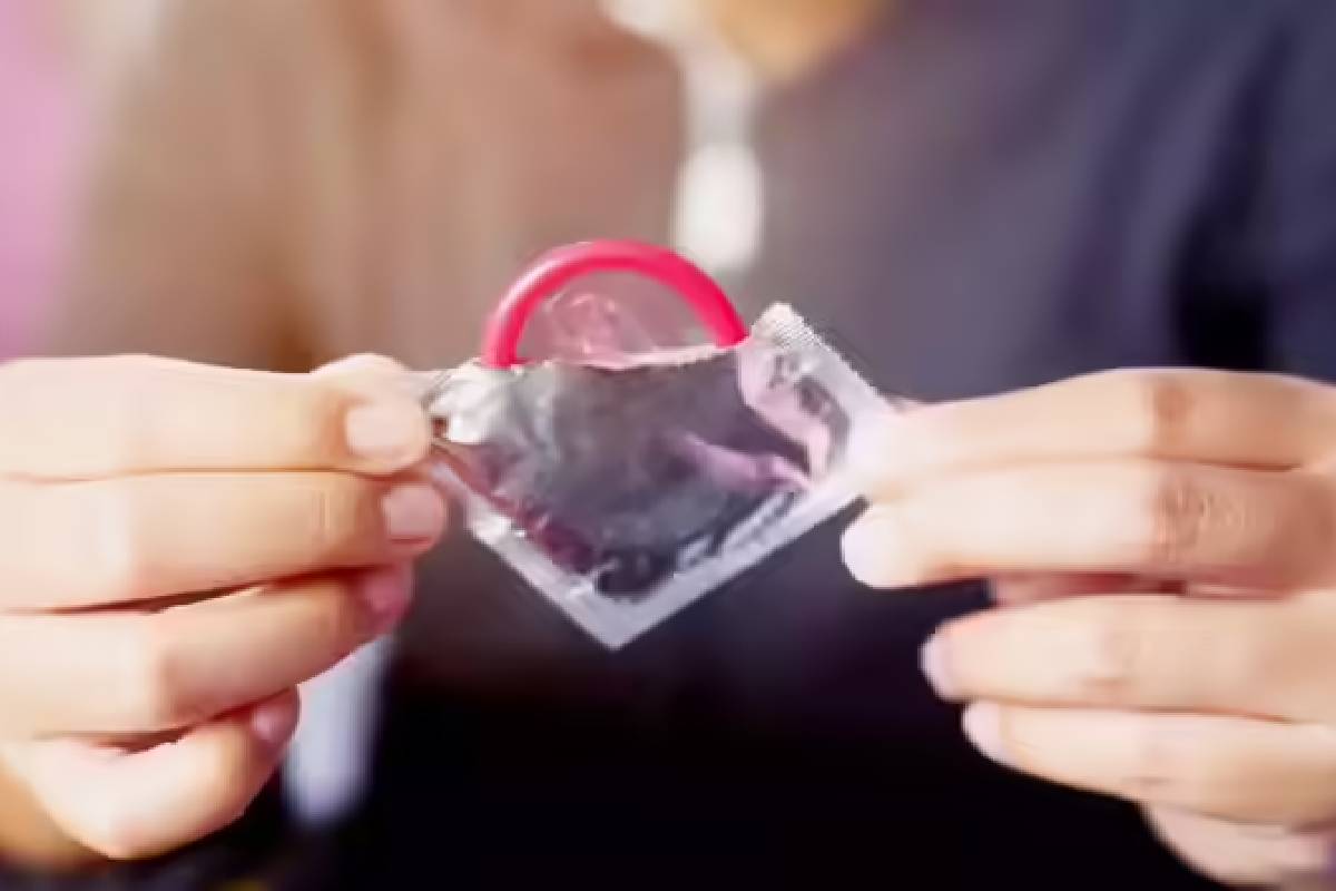 போர் பதற்றம் தொழில்துறையை தாக்கியது ; ஆணுறை உற்பத்தித் துறைக்கு புதிய சிக்கல் | A New Headache India Condom Manufacturing Industry