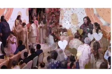 அம்பானி குடும்ப நிச்சயதார்த்த நிகழ்ச்சியில் நடந்த Surprise Moment... - வாயடைத்த பார்வையாளர்கள்..!