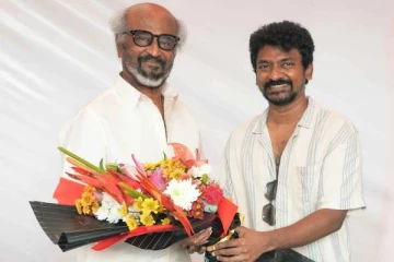 பிறந்தநாளை முடித்த கையோடு நடிகர் ரஜினிகாந்த் எங்கே சென்றுள்ளார் பாருங்க... குடும்ப போட்டோ