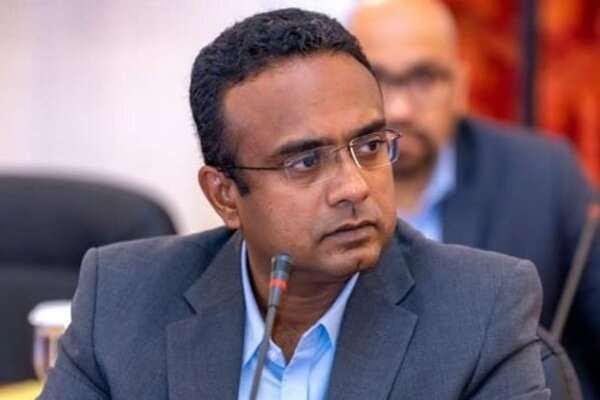 சட்டவிரோதமாக பெண்ணை அழைத்துச் செல்ல முயன்றவர் சிக்கினார்! | Man Who Tried To Take Girl Illegally Was Caught