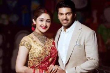 தங்களது குடும்பத்துடன் திருமண நாளை கோலாகலமாக கொண்டாடிய ஆர்யா, சயீஷா- வெளிவந்த புகைப்படங்கள்