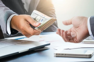 கடன் வழங்கும் தனியார் நிறுவனங்களால் மக்களுக்கு நெருக்கடி