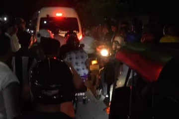 දරුණු අනතුරක් - සාගරිකා දුම්රියේ ත්‍රීරෝද රථයක් ගැටෙයි රියදුරු මරුට ප්‍රදේශවාසීන් උද්ඝෝෂණයක