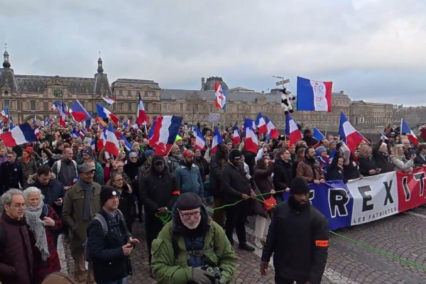 Frexit வேண்டும்... பிரான்ஸ் தலைநகரில் ஆயிரக்கணக்கானோர் ஆர்ப்பாட்டம் | Protest For Frexit In Paris Against Eu Frexit வேண்டும்... பிரான்ஸ் தலைநகரில் ஆயிரக்கணக்கானோர் ஆர்ப்பாட்டம் | Protest For Frexit In Paris Against Eu